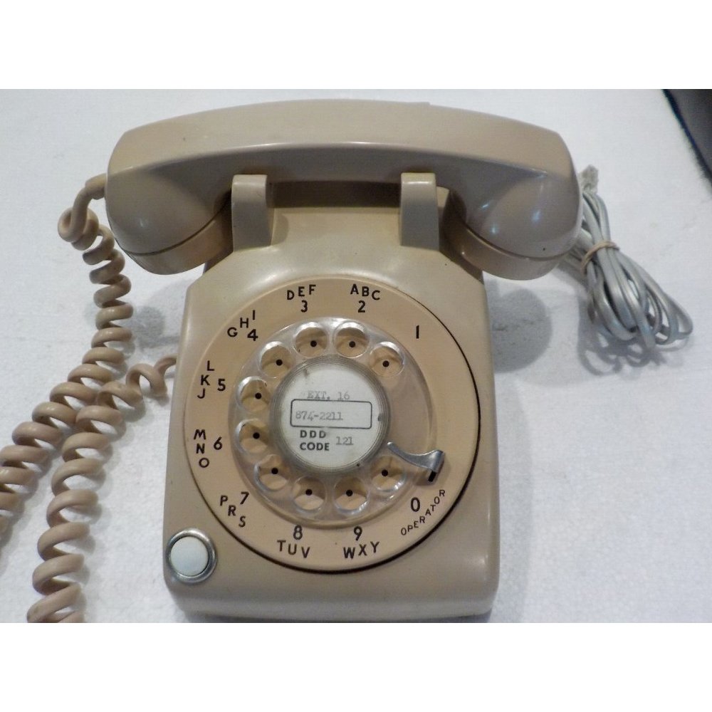 Rare Vintage 1974 Stromberg Carlson Western Bell Rotary Desk Phone SC500-D Beige